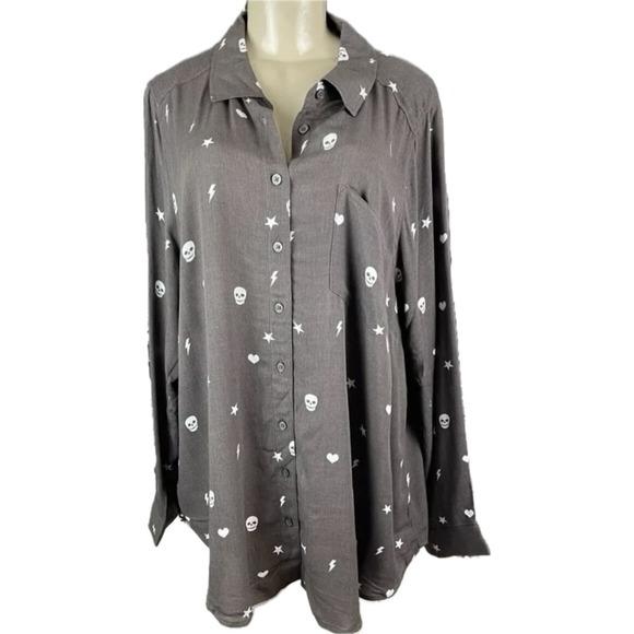 Torrid +2X Gray Skull Star Lightning Bolt Print Button Collar Long Sleeve Shirt - Picture 2 of 6